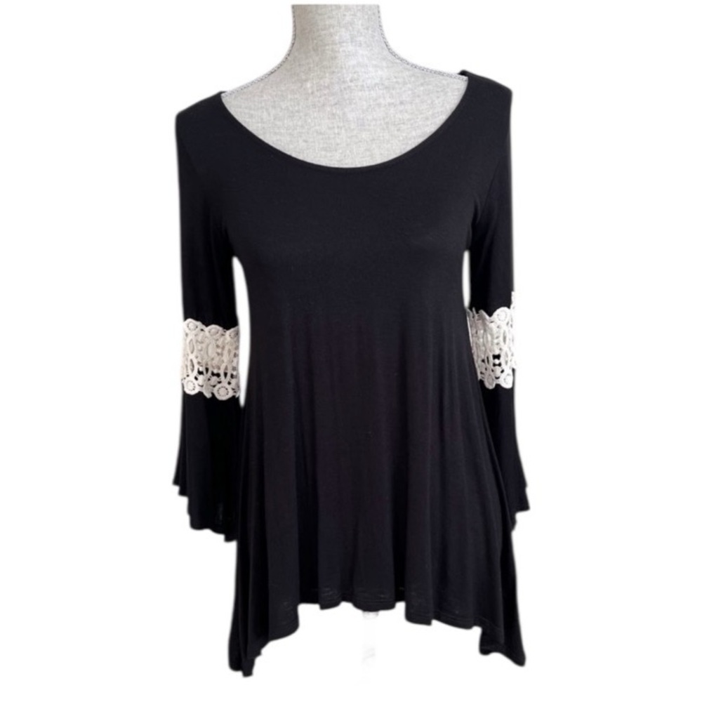 Altar’d State Boho Crochet Bell Sleeve Handkerchief Hem Tunic Top Black Small